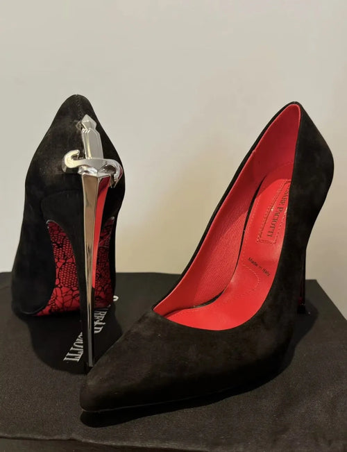 Black Diamond High heels aus Leder oder Lack mit goldenem Stiletto- Absatz
