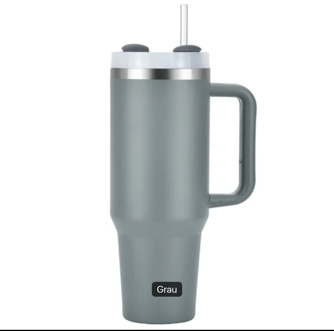 Kaffee Becher mit Griff und Strohhalm